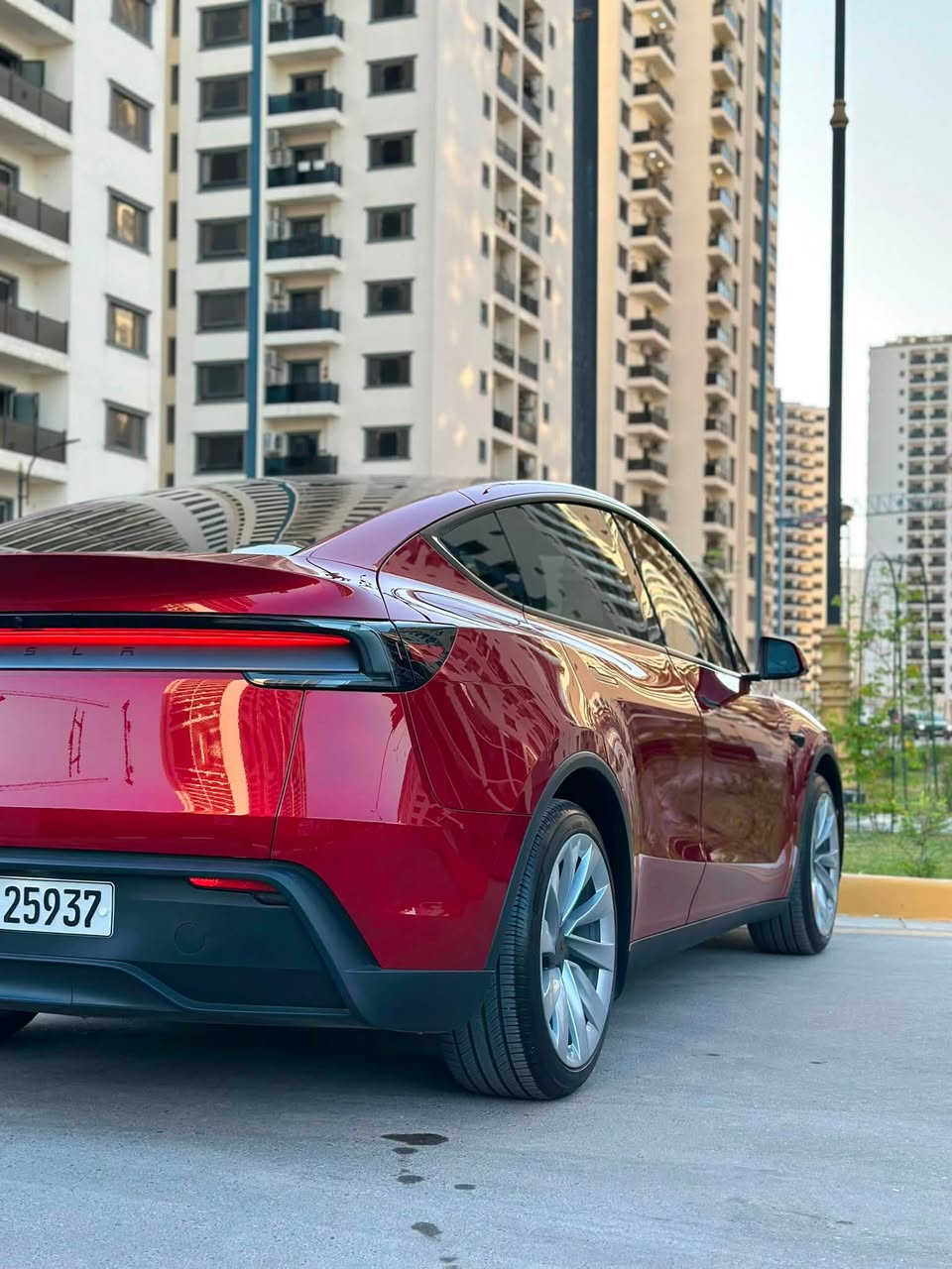 � للبيع Tesla Model Y Long RangeRWD 2026 ⚡️

🔹 الموديل: Tesla Model Y Long Range
🔹 السنة: 2026
🔹 الدفع:خلفي RWD
🔹 كهرباء بالكامل 100%
🔺الممشى 3500 ميل
🔹 بطارية Long Range
🔹 تسارع قوي واستجابة فورية
🔹 مدى ممتاز للشحنة الواحدة 550 كيلو متر
🔹 شحن سريع Supercharger حتى 250 kW حسب التجهيز والسوق
🔹 شاشة وسطية كبيرة و خلفيه ونظام Tesla الذكي
🔹 أنظمة أمان ومساعدة للسائق
🔹 كاميرات محيطية
🔹 مساحة داخلية وصندوق خلفي واسع
🔹 الايرباك سليم لم يفتح 
الحادث صبغ بابتين السايق
✨ السيارة نظيفة وحالتها ممتازة، والفحص متاح للجادين.

📍 الموقع: [اليرموك نفق الشرطه]

📞 للتواصل: [***********
***********
