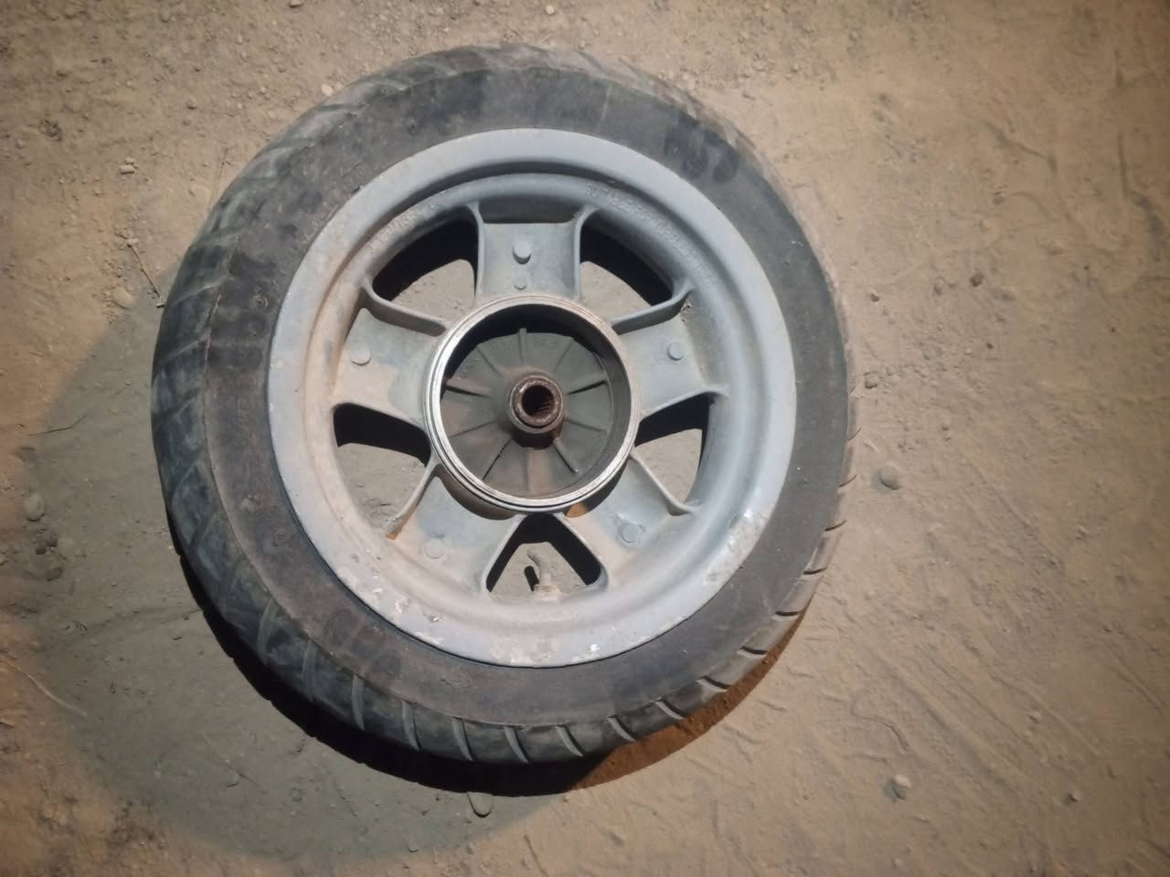 سلام عليكم عندي غراض مال دراجه للبيع ماعرفهن مال شنو الرق***********
