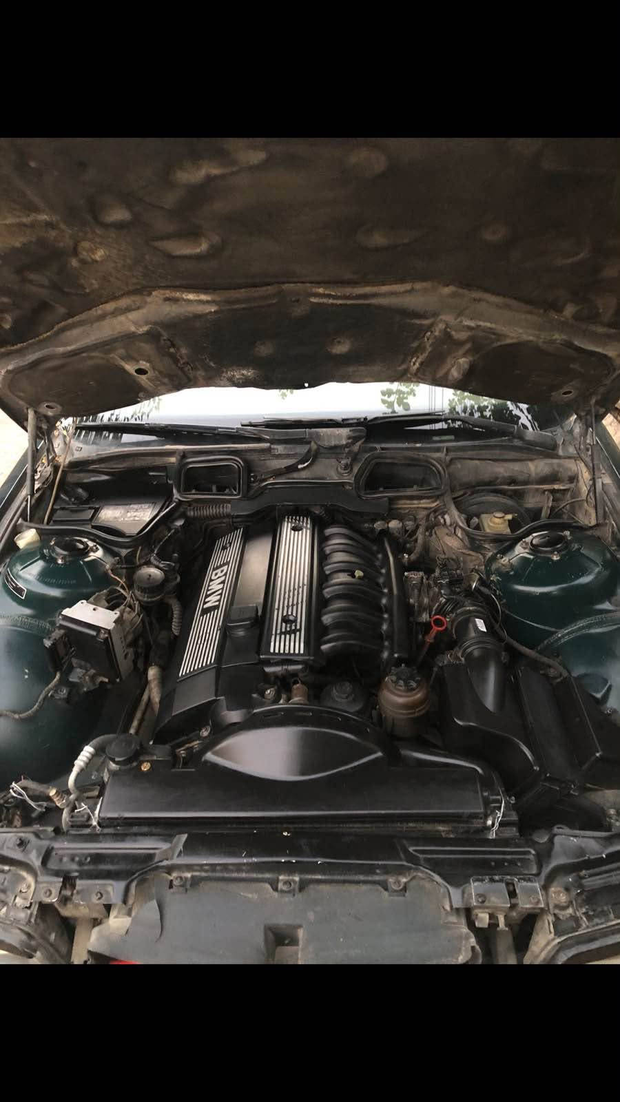 بە ناوی خوای گەورە 
                                                        BMW 728i  1996 
ئاڕمی پلاستیکی هەولێر
بە شەرتی ئاڕم و ئەوەلیات و غەرامە 
گێر و مەکینەی بیلاد تاک دیجیتالە
گێر و مەکینە و ئەکسلی بەشەرت 
تەقە و ڕەقەی بەشەرت کارەبایی بەشەرت تەبرید سارد و گەرم تەبرید دەبڵ زۆن و لەمس ناو زەرد کوشن جڵد و هیتەر و کارەبایی کەلە کارەبایی چوار جام کارەبایی و ئۆتۆ ئاوێنە کارەبایی سوکان ڤۆلیۆم حاسەی دواوە و تەحدید سورحە و تراکشن و سلاید شوشە
 
شوێن هەلەبجەی شەهید 
سعری ٤٦ مەجالێکی برایانە  
*********** واتساپ لەسەرە حلبجة, السليمانية
