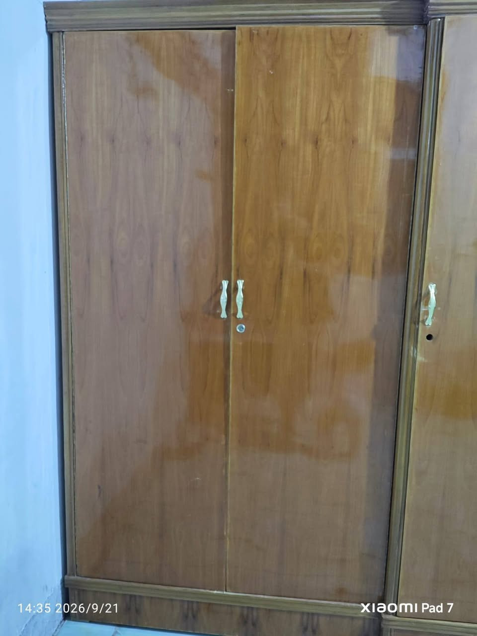 للبيع كنتور صاج تزكام تفصال نضيف 5 بيبان  السعر 275 الف قفل المكان بغداد البلديات الرقم ***********.

نص مكتوب في الصور:
- 14:35 2026/9/21 XIAOMI Pad 7