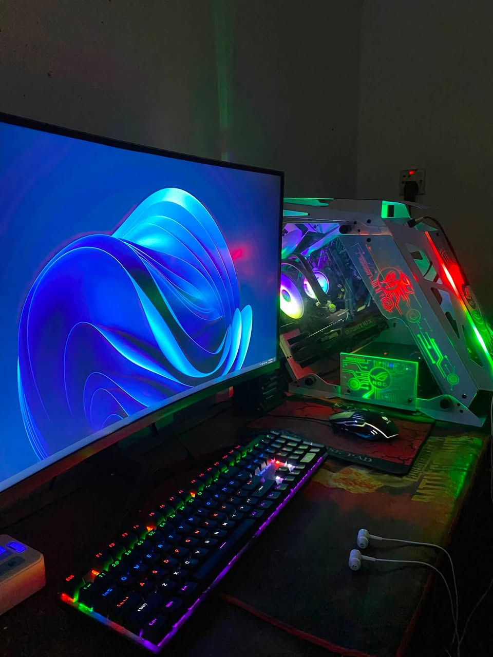 للبيع كيس Gaming قوي جدًا وبحالة ممتازة
اخوان مستعجل على بيعتها الله شاهد مراح تلكه هيج مواصفات بهذا لسعر كيس نضيف وجديد وشتريد يشغلك وفريمات عاليه 

المواصفات:

CPU: Intel Core i7-11800H

GPU: RTX 2060 6GB

RAM: 16GB

Motherboard: HM570

Storage: M.2 512GB 

Cooling: مبرد مائي 

يشغل جميع الألعاب الحديثة والشهيرة بأداء ممتاز، ومناسب للألعاب، التصميم، المونتاج، والاستخدام الثقيل.

جهاز قوي وسريع، ومواصفاته ممتازة للألعاب والاستخدام اليومي، وتكدر تلعب ألعابك المفضلة براحة وبأداء سلس.

الجهاز مستخدم استخدام قليل ونظيف جدًا وحالته ممتازة.

البيع: الكيس فقط

السعر: 800 ألف دينار فقط

وبي مجال

رقمي : ***********
