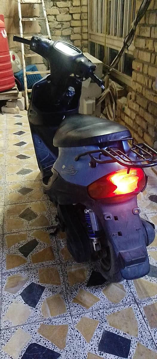 دراجة للبيع نظيفه ما مفتوحة كابريتر بلادي المكينه ناعمه ما بيها اي نقص  السعر 300 وبيها مجال الشراي يتصل على هاذا الرقم ***********
