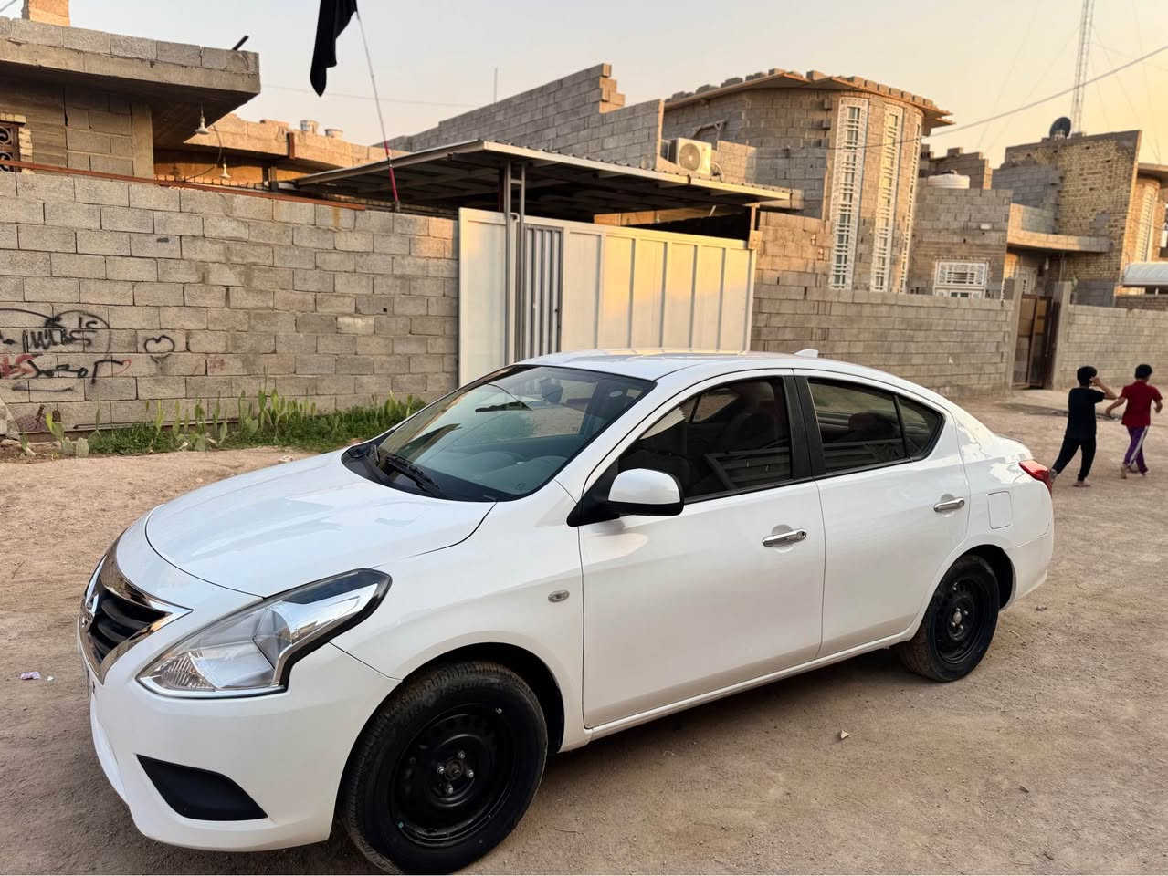 نيسان سني هندي موديل 24 مرقم بصرة شهداء جاهز وكالة أم الباركود سنتين تصير باسمك

السيارة كلش حلوة وجديدة مبدل قبق جنطة وجاملغ خلفي صبغ  ماشية 55 الف مكينة كير حدادة تبريد كلة جاهز

السعر 95 

مكان السيارة البصرة شط العرب 

*********** البصرة, العراق
