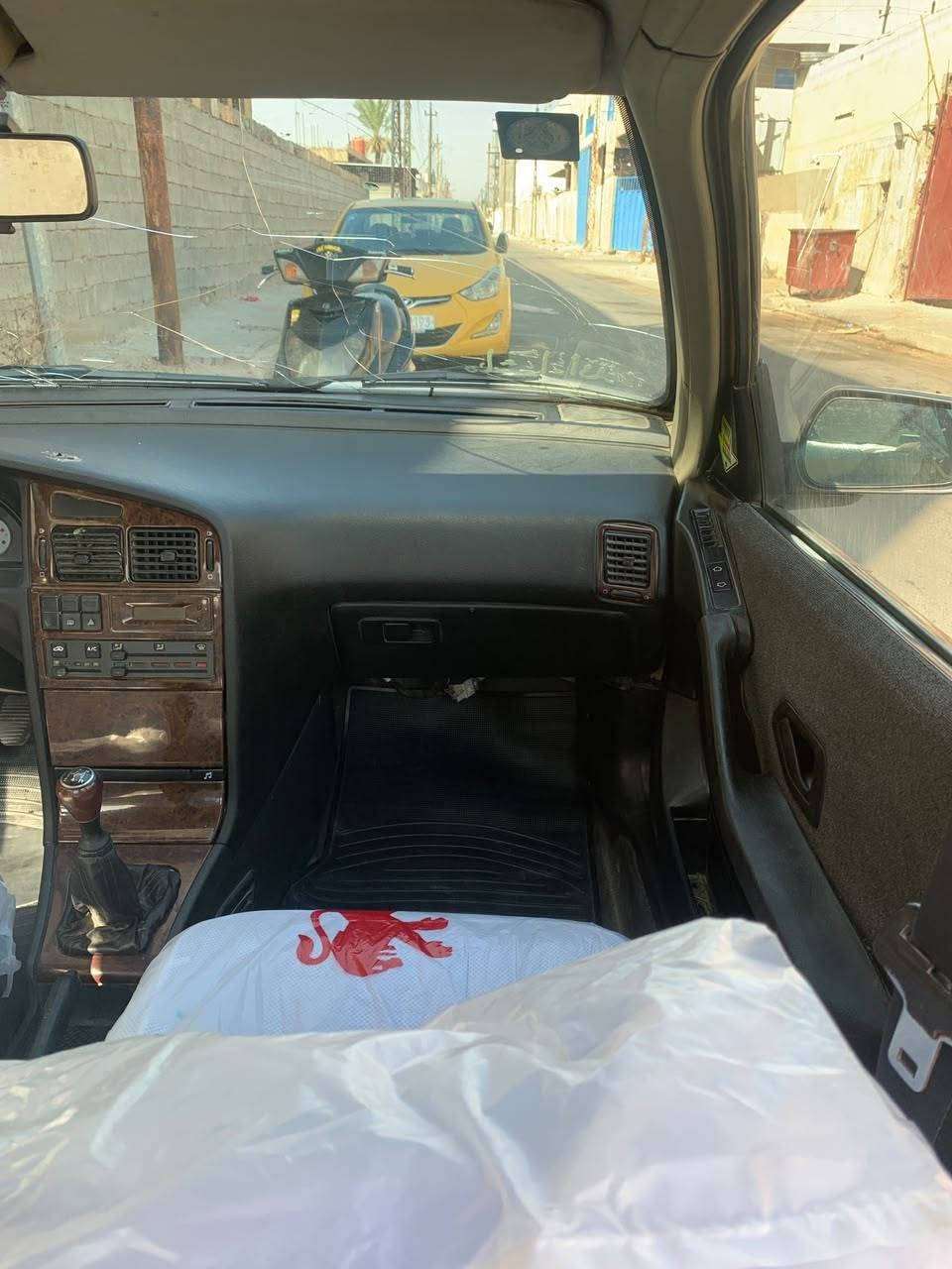 السلام عليكم بيجو بارس موديل 13 كير ومحرك تبريد تدفئه خير من الله مصفره هيئه وغرامات بيه ضربه بل جاملغ الخلفي الوره السايق  نقص بطانه باب السائق السعر 31 وبي مجال مكاني بغداد الحسينيه اي استفسار خاص او اتصال *********** يوجد واتساب
