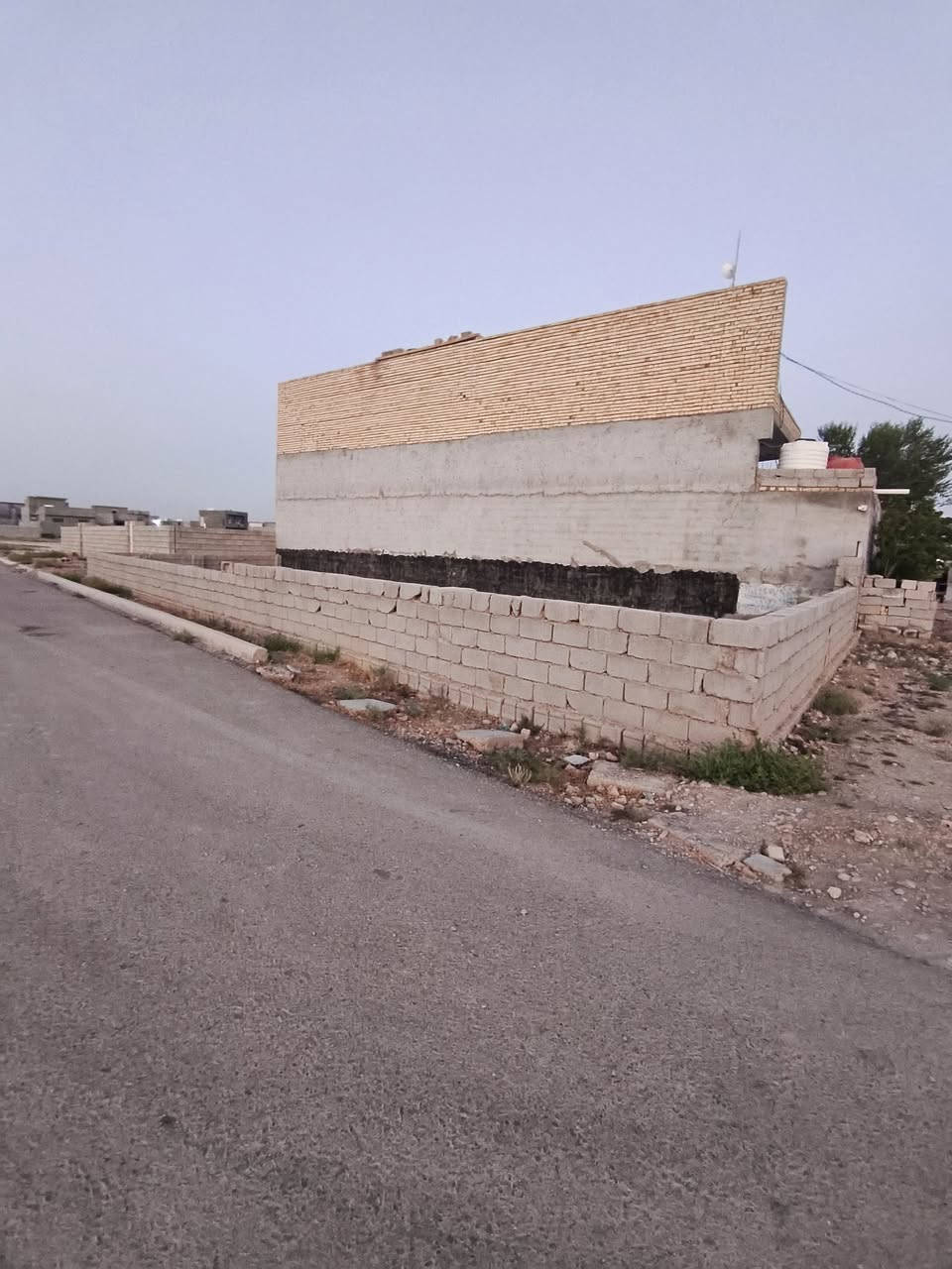 قطعة للبيع في الحي الحشد مساحة 200 متر واجهة 10 نزال 20 بالزراعي مقابل التوزيع القديم 

للاستفسار اكثر مراجعة مكتب سما بلدروز للعقار مدخل شارع العلوة 
***********
