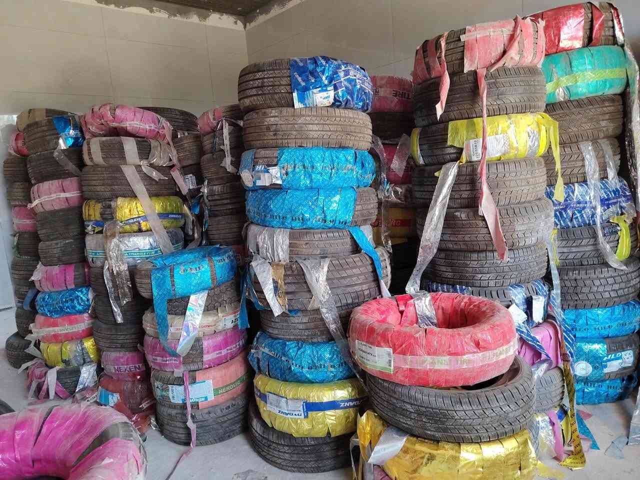 سلام عليكم إخوان إطارات إنتاج قديم امشكل البيع فقط جمله بيهم 300زوج  بيه كوري أو صيني سعر الزوج 85 أو بيه مجال لشراي 
العنوان بابل الحمزه الغربي
 ***********
