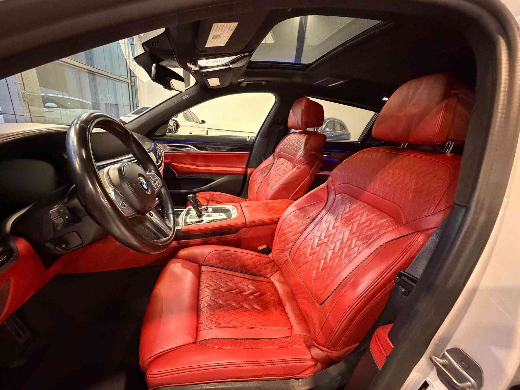 BMW 740M LI
2022 individual فول فول 
لايتات زينون ليد متحرك 
حساس امامي خلفي جانبي 
رادار امامي جانبي 
بانوراما
 سقف روزرايز  
سقف شاموا 
داخل احمر بيلاد اندفيجول 
كشنات تبريد تدفئة 
تشغيل عن بعد 
بردات جانبي خلفي
هيكل بيلاد M 
باب طويل 
ابواب و صندوق شفط 
سيارة غنية عن تعريف يعني فول فول 
سيارة ٢ قطعة جانبي صبغ بدون ارباك 
خلف و بجم كبس 
مكان سيارة اربيل 
٣٦٥$
*********** وتس اب
*********** أربيل, العراق
