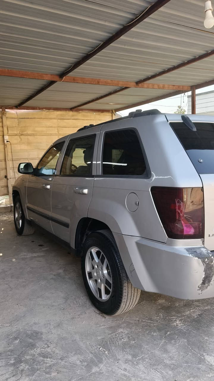 السلام عليكم للبيع جيب لاريدو موديل 2007 أمريكي بيها باب وجاملغ رقم صلاح الدين دولي محرك V6 3.7محرك وكير شرط صدر تواير شرط تدفئه تبريد شغال شرط الوكالة والتحويل السعر 65 وبيها مجال للاستفسار الاتصال ***********
