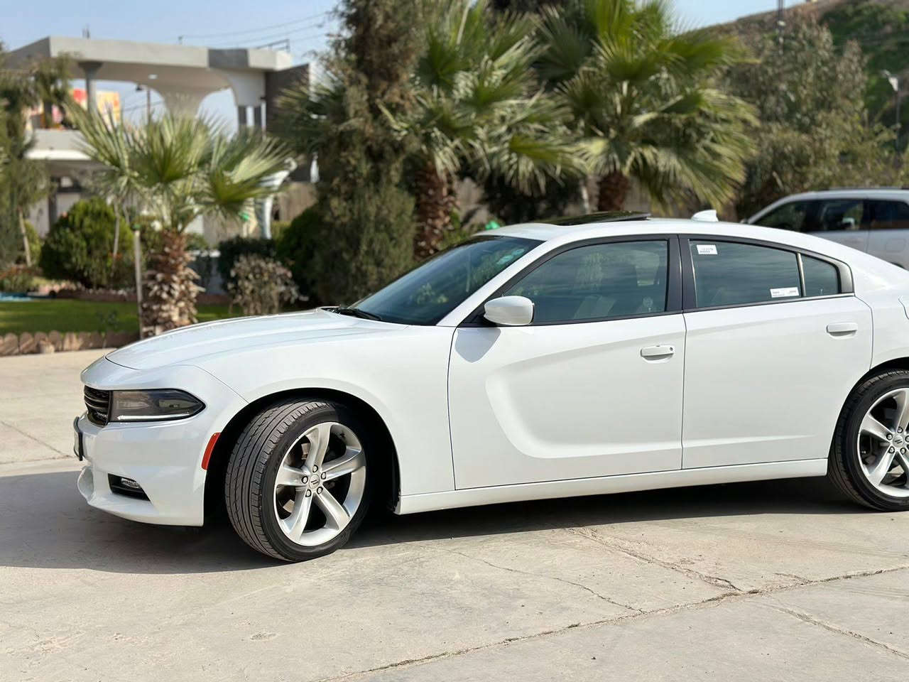 جارجر 2018. SXT.  بلاص فول الفول داخل ابيض  ماشي 100.. ميل كفاله عامه حته دعاميات. فقط 10 سانتيم بارد   للسعر ولاستفسار ***********  بيع سريع..  مكلف بل نشر
