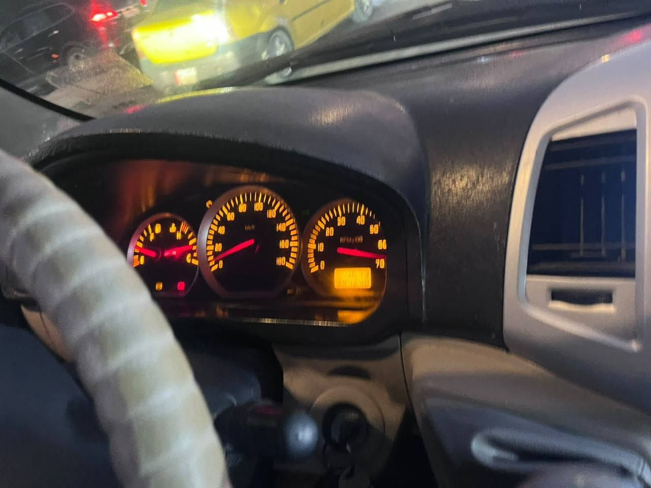 جنبي H1 2014 مكفوله مصفر هيه غرامات سعر ١٠٠ وبيه مجال ***********4
