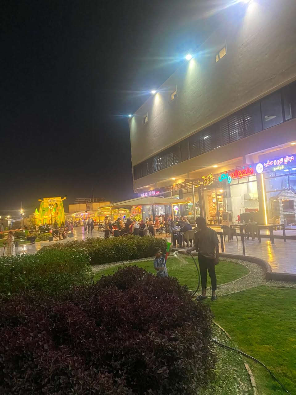 السلام عليكم
مطعم متكامل للبيع لعدم التفرغ بمكان جدا راقي 
حي الخضراء مول بلازا  المطعم شغال بس عندي دوام  الي  حاب يستفسر هذا رقم تلفوني ***********
