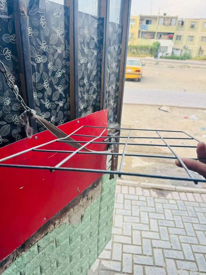 خوذة بمودات ضو • صندوق معووج • قفل مگشوط