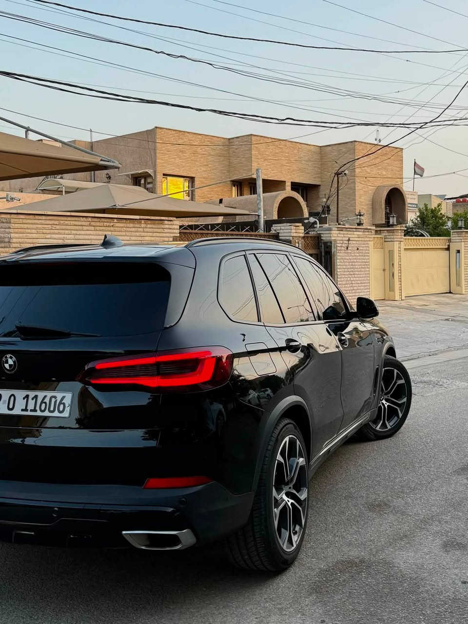 🔥 للبيع | BMW X5 sDrive40i Luxury Line 2023 🔥

سيارة تجمع بين الفخامة، الراحة، والأداء المعروف لمحرك B58، بحالة مميزة ومجهزة بمواصفات جميلة.

المواصفات:

* BMW X5 sDrive40i Luxury Line
* موديل 2023
* محرك B58 سعة 3.0 لتر تيربو (6 سلندر)
* دفع خلفي (sDrive)
* جير أوتوماتيك 8 سرعات
* لون أسود
* ممشى 29,500 Mile فقط

التجهيزات:
✅ بانوراما
✅ كاميرات 360°
✅ حساسات أمامية وخلفية
✅ Head-Up Display
✅ Comfort Access (دخول وتشغيل بصمة)
✅ إضاءة داخلية Ambient Lighting
✅ كراسي كهربائية مع Memory
✅ تدفئة كراسي
✅ شاشة BMW iDrive
✅ عدة أنظمة قيادة لراحة وأداء أفضل

التعديلات:

* Catless Downpipe  
* Resonator Delete
* صوت رياضي مميز

السيارة:

* وارد أمريكا
* صيانة منتظمة
* جاهزة للاستخدام ولا تحتاج أي مصروف
* قيادة مريحة، أداء قوي، وثبات ممتاز.
*بيها باج تضليل
 *السيارة استعمال شخصي 
(السيارة فول مواصفات)

لمعرفة السعر يرجى الاتصال: ***********

