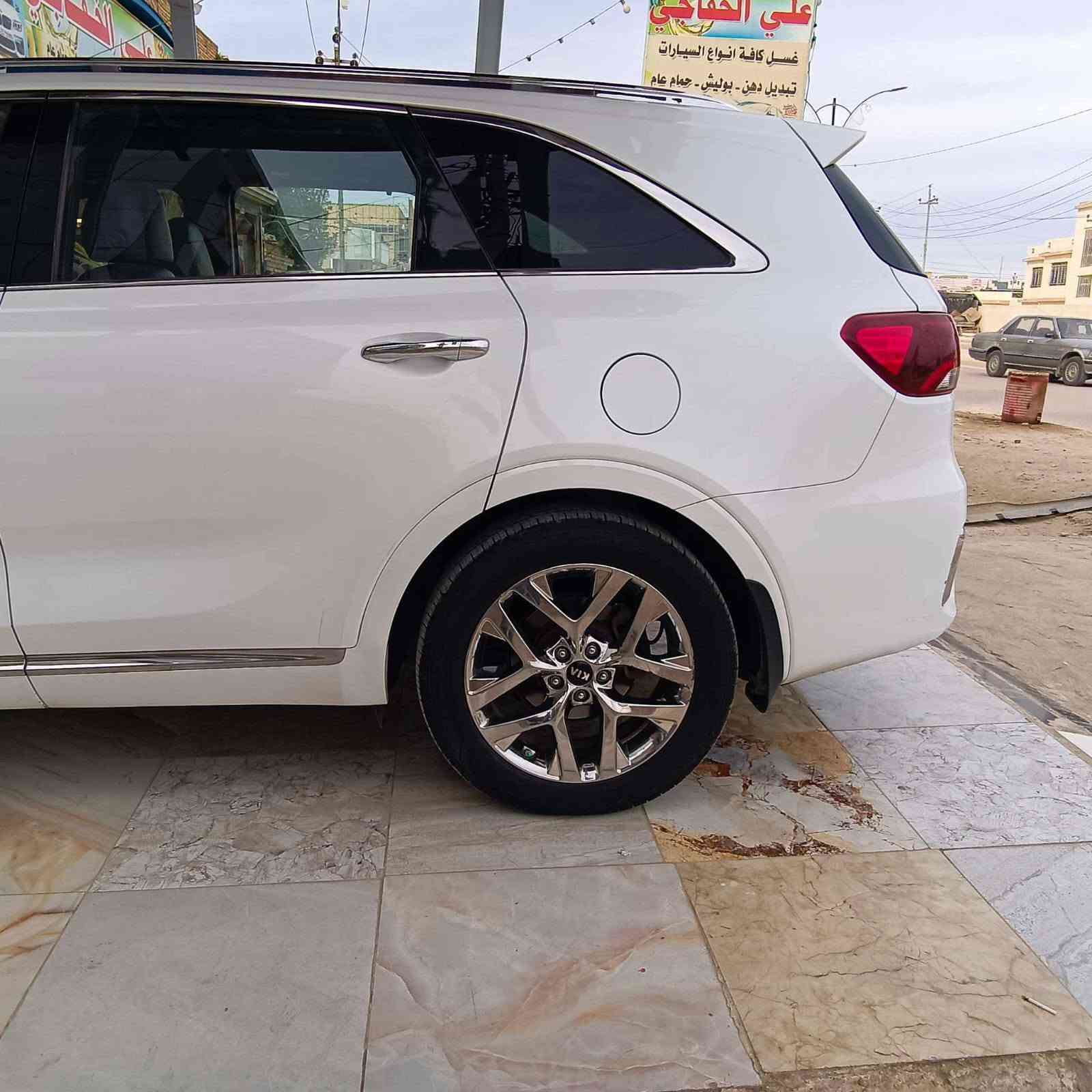 سورنتو موديل ٢٠١٩ مواصفات sxl يعني فول مواصفات مناقصهه اي شي السياره جاهزه على الاخير
مواصفاتهه:- 
فور ويل 
جنطه كهرباء 
كشنات جلد بلادي ممدوشم 
الامامي تدفئه تبريد
 الخلفي فقط تدفئه 
تبريد 3 قطع 
رادارات امامي خلفي جانبي
 حساسات امامي خلفي 
سقف بانوراما 
ايقاف ذاتي للسياره 
تحديد مسار 
هاندبريك كهربائي
محرك ٦ سلندر 
٧ راكب 
شاشه كبيره تحتوي android auto &apple car play
شاشة اعطال 
لايت زينون عالي ناصي 
لايت دوار
كشنات الاماميه كهرباء 
٤ كامرات 
كامرا خلفيه دواره 
4 انضمه قياده 
Eco
smart
comfort
Sp

مرئي شفط 
انارة ترحيب 
تشغيل عن بعد
ومعروفه بعد مواصفات ال sxl 
 فحص سونار  مرفق بالمنشور 
السيارا جاهزه متصرف عليهه شي  
 مرقمه بغداد باسمي شوكت ما تريد تحويل اني جاهز مكاني ذي قار مركز  حي اور 
  ***********
سورنتو موديل ٢٠١٩ مواصفات sxl يعني فول مواصفات مناقصهه اي شي السياره جاهزه على الاخير والسونار موجود 
السعر (٢٠٥)
