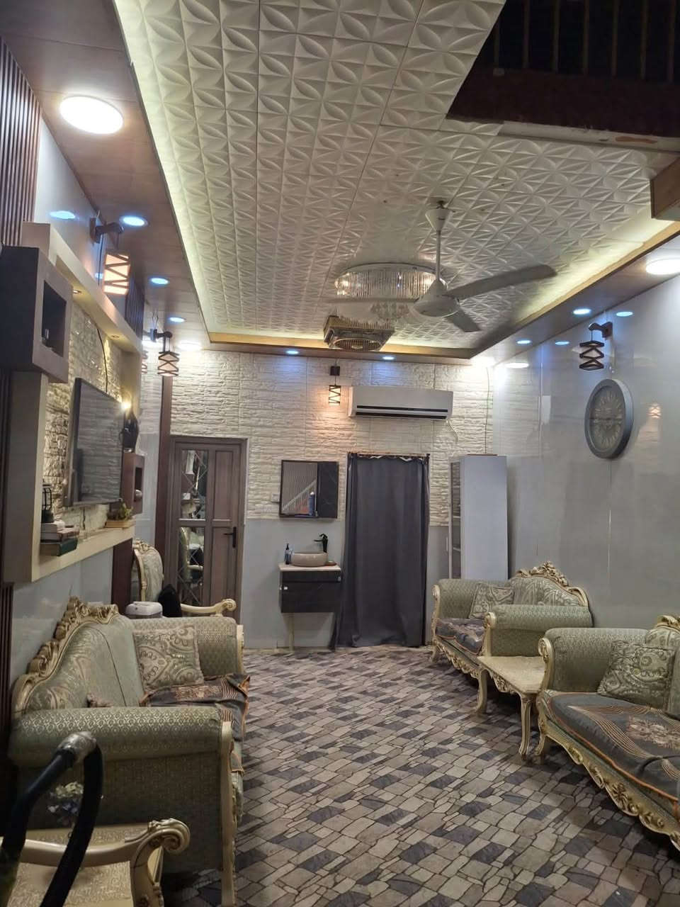 ***********
منزل بناء طابوق طابقين استقبال ومطبخ وحمام طابق اول
وطابق ثاني غرفتين وحمام وبالكونه
سند 25
50 متر
