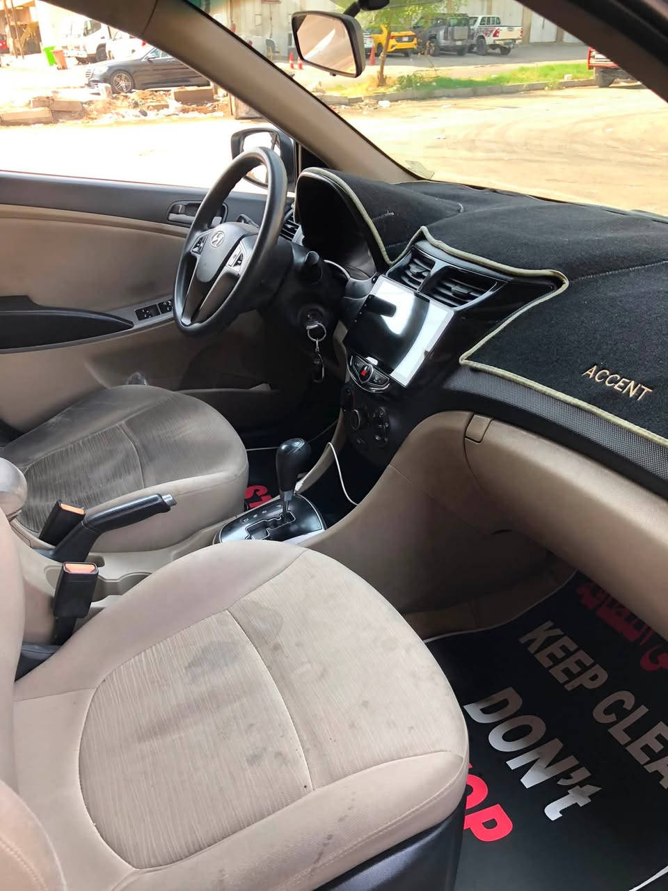 السعر دفتر قفل
