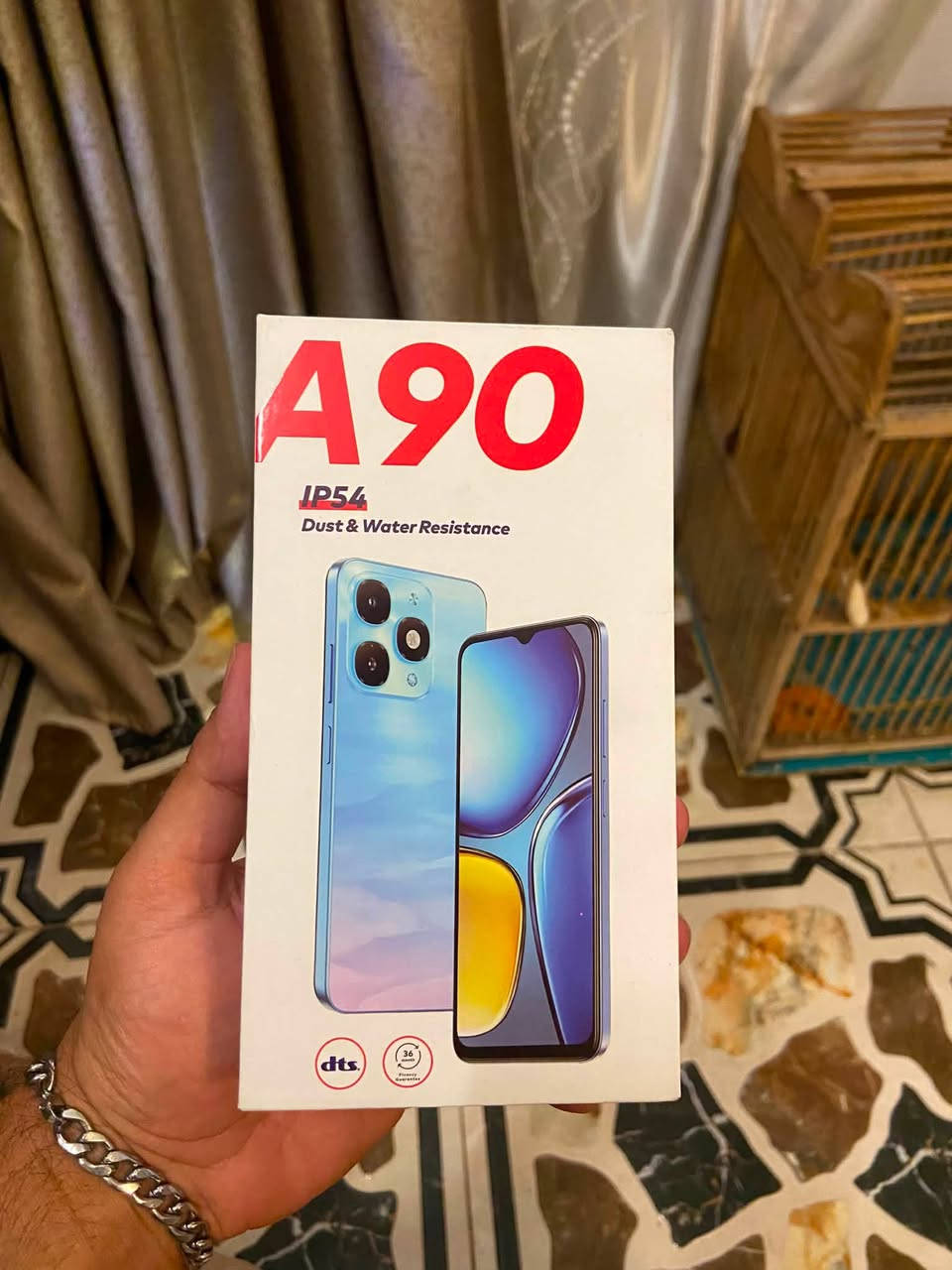 السلام عليكم موبايلات للبيع 
كوبي جديد بالباكيت 
رايدهن كلهن ب300 الف 
يعني الواحد يطلع ب75 الف 
اللاستفسار الرقم / ***********

