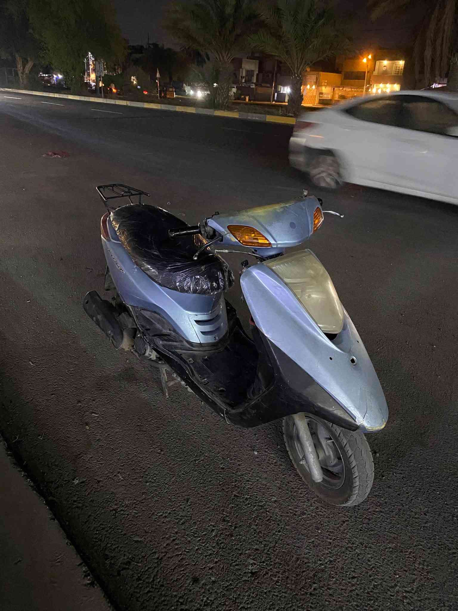 دراجه بريز للبيع نقس باتري  دراجه شغاله بس بيهه اكسل السعر ٢٠٠ وبيهه مجال بغداد  البلديات ***********
