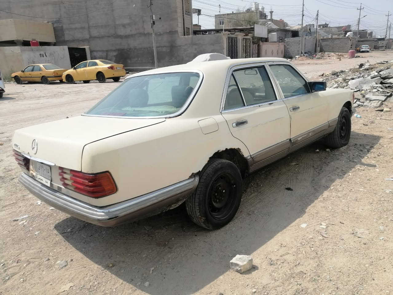 سلام عليكم موديل 83
مكينة وكير جدد سيارة جاهزة 
رقم بغداد حائز ثالث شرط الوكالة 
سيارة بلادية شرط تاريك وين ما يعجبك
سعر 17 ورقة ومكاني البصرة 
***********
