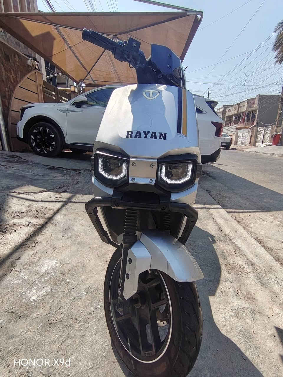 درجه شحن نوع ريان ﴿  وحش كون ﴾
=====================================
 مواصفات ......
6 بطاريات 
3نمر
نضام  ARS
لد امامي 
لايت عالي ناصي
نضام بارك 
نضام أر
دبل اشاره
سرعه 80
اشاير يمنه و يسىره
مديل 2025 
سعر 875  بيه مجال للشراي 
عنوان بغداد حي تجار  قرب أسواق مركزيه
لاستفسار ***********
