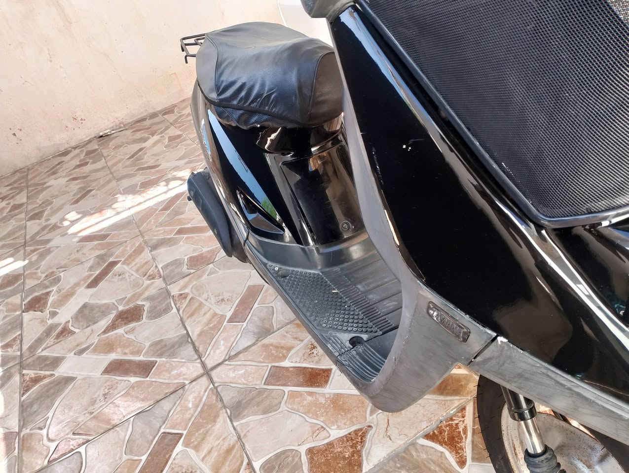 ‌السلام عليكم، هذه الدراجە البیع
النوع: ياماها (Yamaha))

المحرك: ما مفتوح وبدون أي مشاك
 
کابریتر :بیلادی مابی عیب 

الكهربائيات: كلها شغالة ونظيفة

العدادات:شغال(عدادالسرع البنزين)

المكابح (البريك): يقف بمكانه، بدون أي عيب 

الفطر (الشرائح/الكفرات): ما مكسور 

وجاهز بلاديالإطارات (التواير): جديدة

رقم : ***********

‏‪***********‬‏
