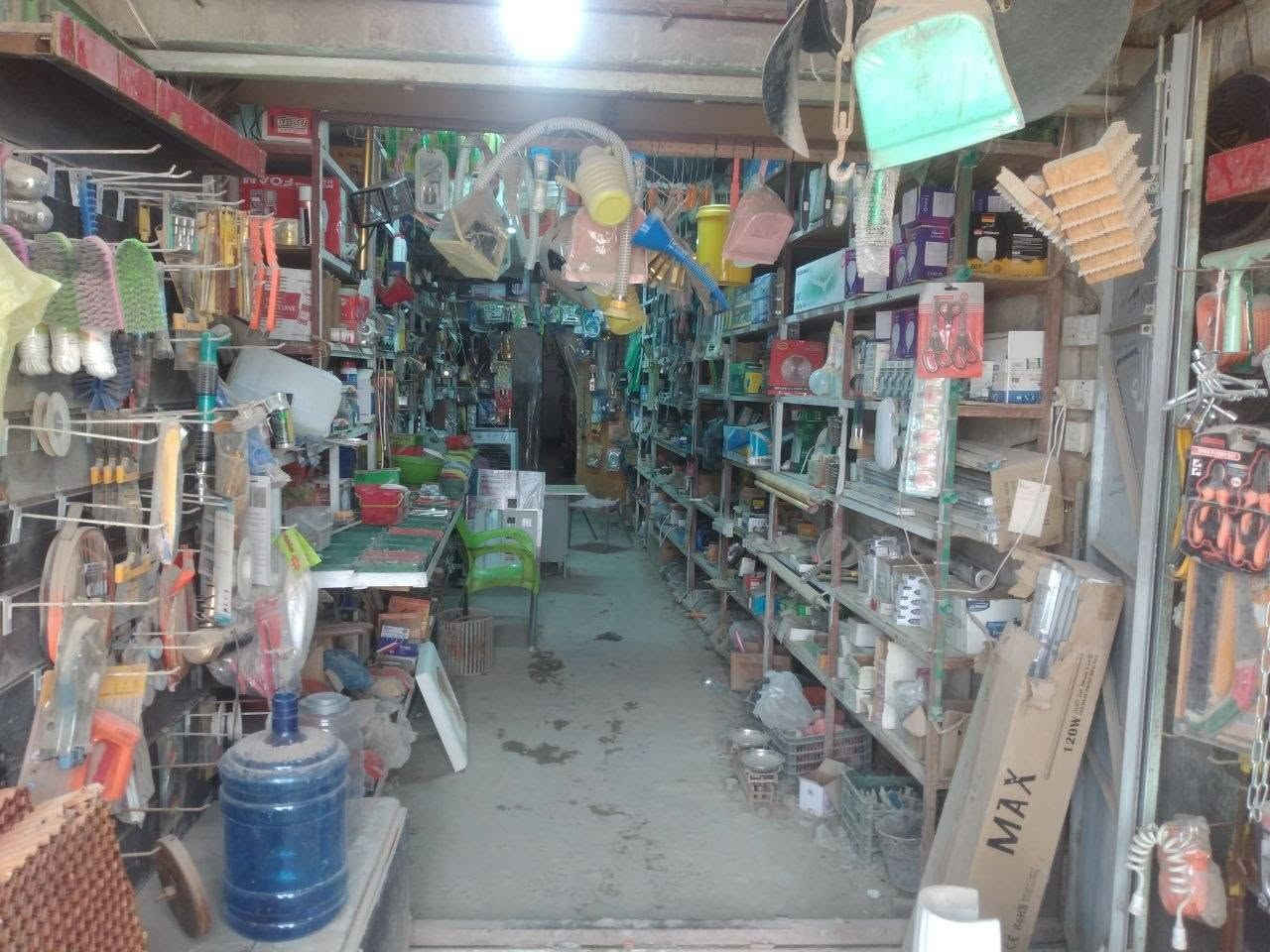 محل انشائية للبيع حلة شارع ٨٠ طريق النجف لعدم التفرغ قرب مخبز مهند وتساب ***********
