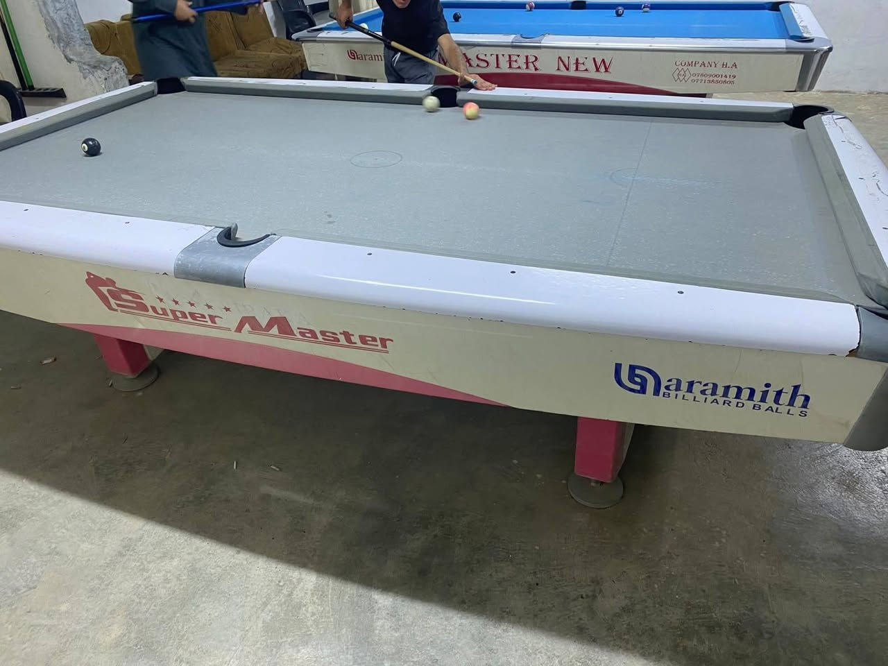 ميز بلياردو • ٢ قطع • نظيف ٩٠٪