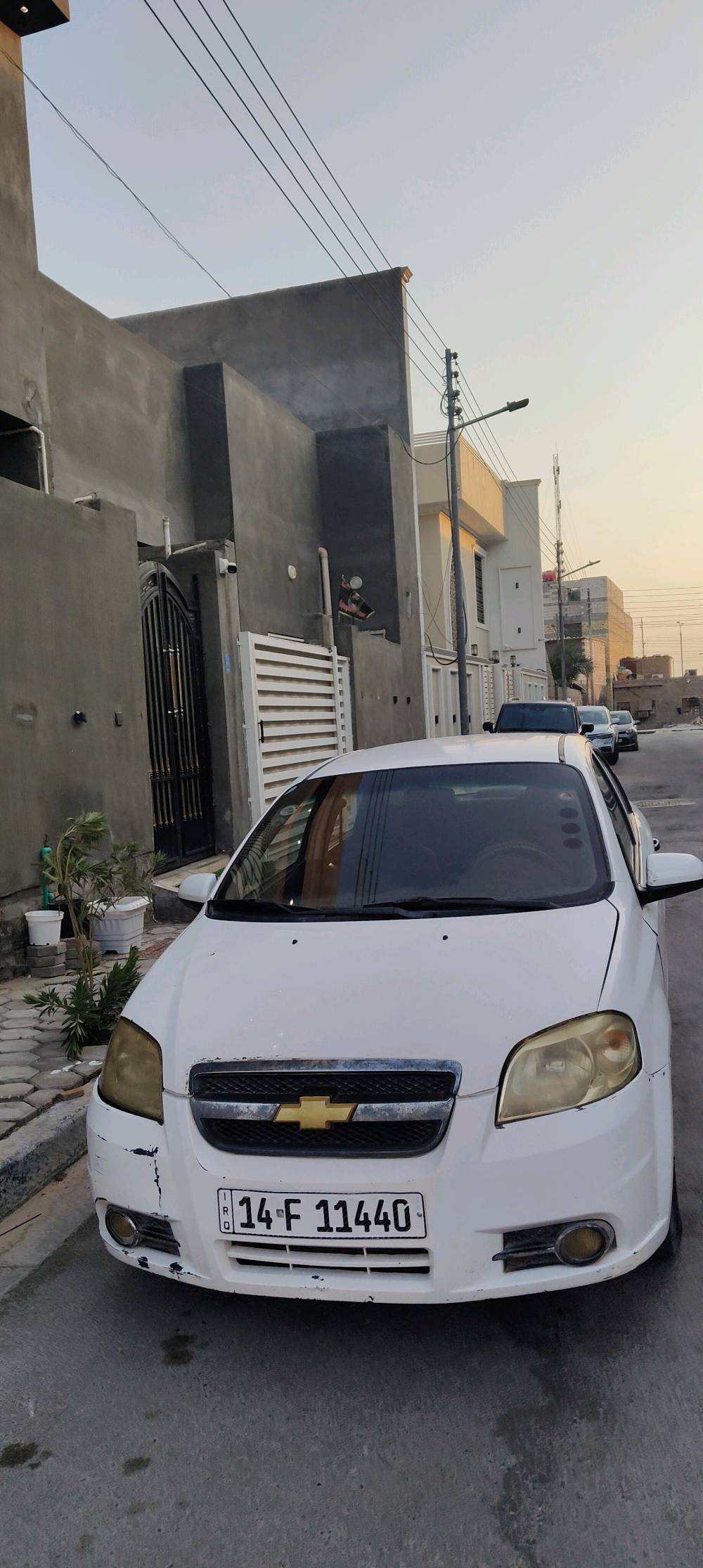 *للبيع افيو وارد خليجي 🚗*

*المواصفات:*
- الموديل: 2009
- المحرك والكير: اوتوماتيك بحالة جيدة جداً
- التبريد شغال
- اللون: ابيض
- الرقم: انكليزي باسمي وتحويل ثاني يوم مضمون
- العنوان: البصرة - ابو الخصيب

السيارة نظيفة ، محرك وكير مكفولات،السياره فقط تحتاج بعض الترتيبات البسيطة على ايدك.

*السعر: 50 ورقة وبيها مجال حك الجية للشراي
للاستفسار مراسلة خاص

-