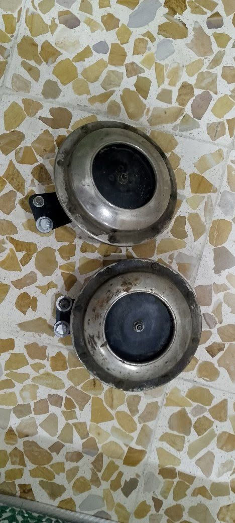 هورنات • بوش • نظيفين