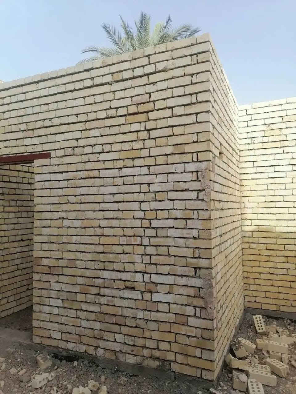 خلفة بناء في كربلاء.
***********
