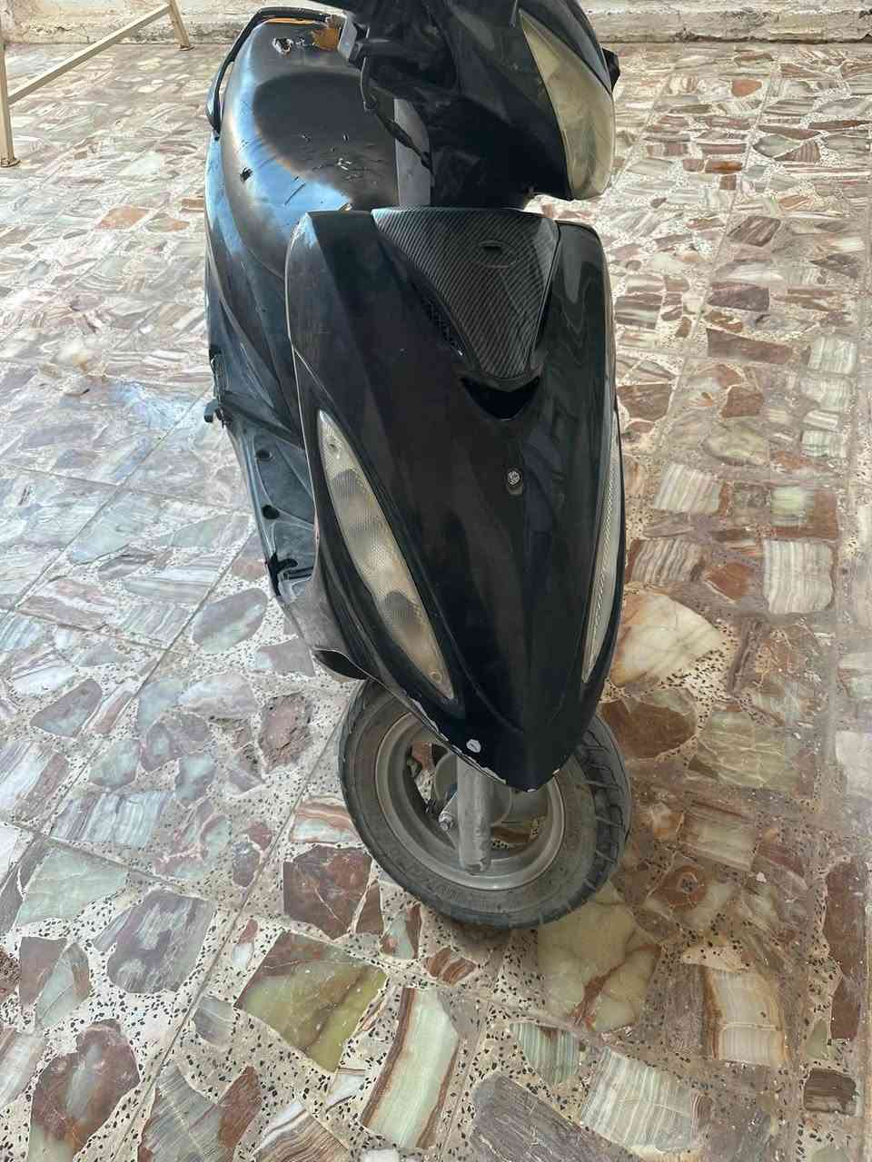 سلام عليكم 
كامكو جي فور للبيع الدراجه كلشي شغال بيها ما عدا الهندر الدراجه مفتوحه مره وحده نكره سلف كهربايات كيج بانزين كلشي شغال رايدها ب ٤٣٠ و بيها مجال 
*********** 
مكاني نجف حي الجمعيه
