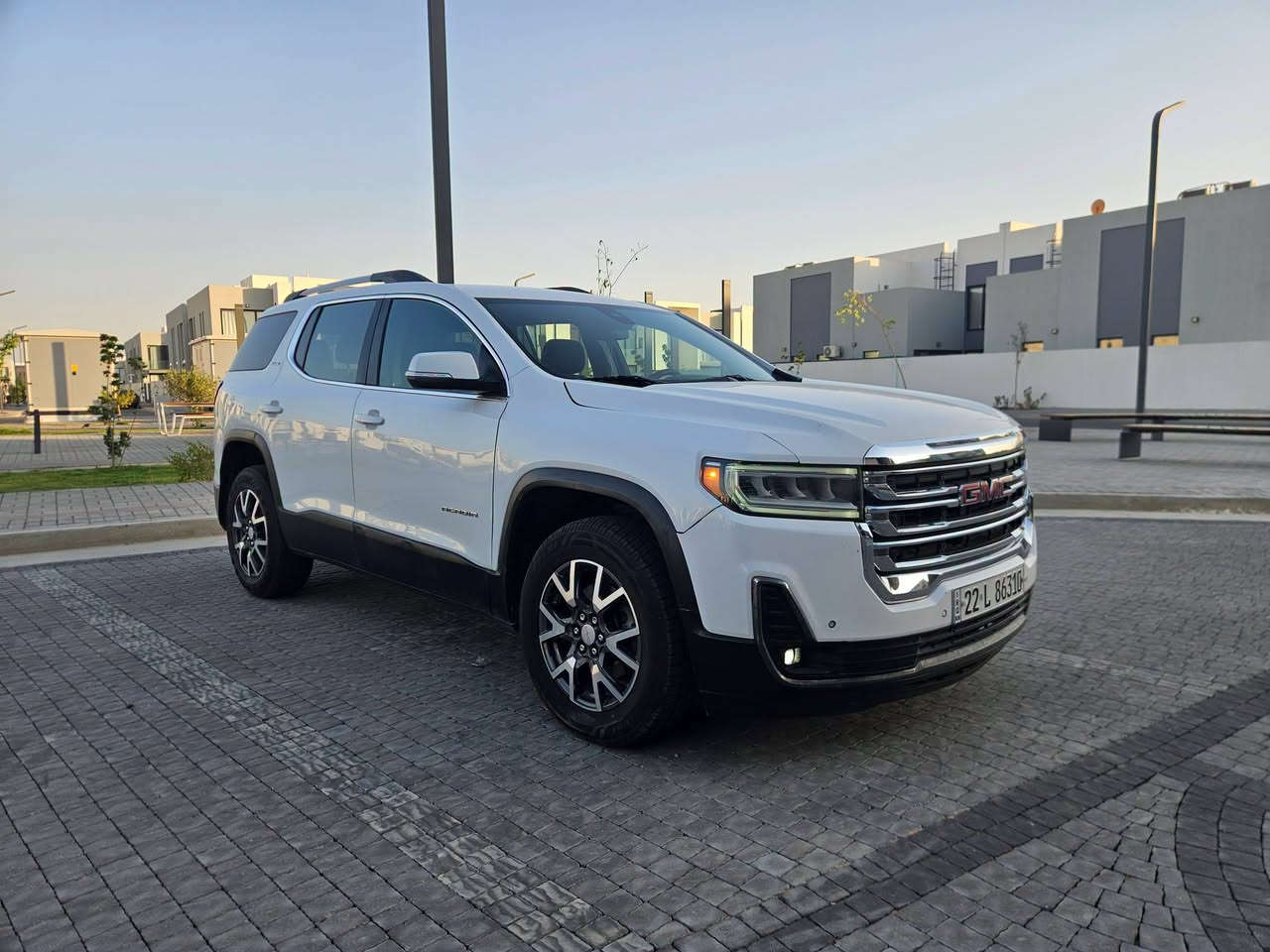 Gmc Acadia SLE 2023 
وارد أمريكي 
مواصفات SLE
🔹️محرك 4 سلندر 2.0 توربو 
◼️كير 9 سرعات 
◼️شاشة تدعم أندرويد أوتو + أبل كار بلي
◼️تبريد ٣ قطع 
◼️بصمة ع أربع أبواب 

🛡أنظمة السلامة ومساعدة السائق 
🔸️نظام تنبيه من التصادم الأمامي 
🔸️فرملة طوارئ تلقائية 
🔸️نظام تنبيه مغادرة المسار + نظام محافظة ع المسار 
🔸️نظام النقطة العمياء
🔸️ كامرة خلفية 

ماشية 23 ألف فقط 

مرقم أربيل بأسم شركة تريد وكالة أو تحويل 
مكان السيارة بغداد مجمع بدور السكني 

رقم الشاصي مُرفق 
1GKKNKL45PZ215940
للإستفسار 
*********** إتصال أو واتساب
