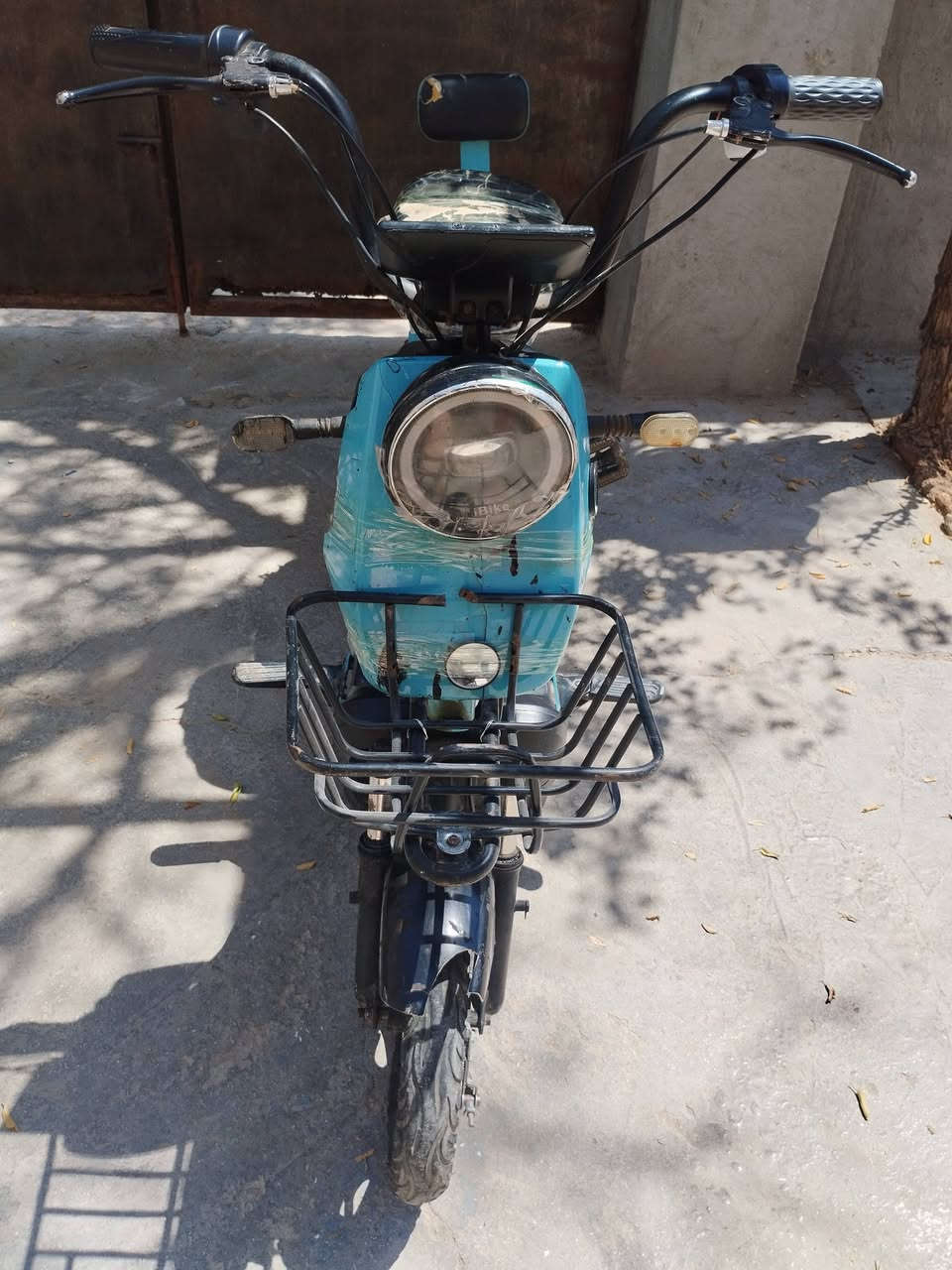دراجه شحن حجم 16 شغاله 4 بطاريات
سعر 150
مكان خالديه
تواصل عل رقم ***********
