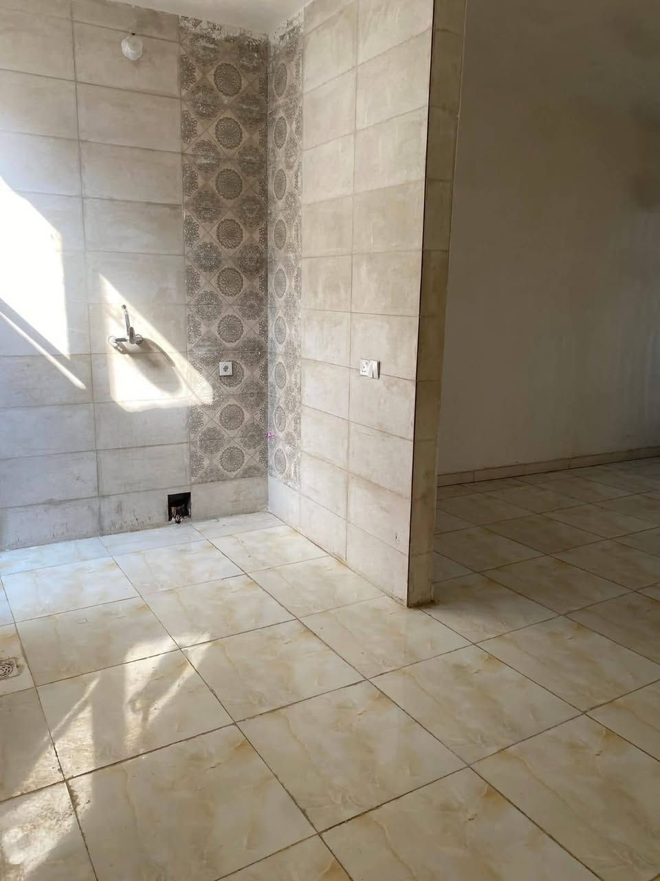 السلام عليكم  بيت زراعي للبيع 100متر بيت بناء حديث ومرتب والسعر كلش مناسب  *********** الموقع الباني روما
