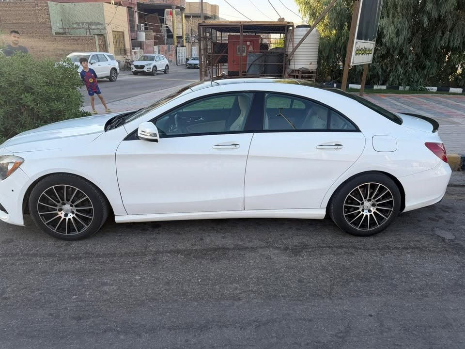 السلام عليكم ورحمة الله وبركاته
للبيع: مرسيدس CLA250 (كت AMG)
 الموديل: 2018
 المسافة المقطوعة: 96 الف كيلو
 اللون والداخلية: داخل بيجي ملكي بحالة ممتازة جداً
المواصفات (فول الفول):
 بانوراما يحتاجله تبديل عتلات فقط الماطور شغال
 شاشة كبيرة + بصمات
 كشنات جلد + تدفئة وكهرباء
 رادارات وباقي مواصفات الفول المعروفة
حالة البودي والضرر (وارد أمريكي):
 صبغ جاملغ، بنيد، ونصف باب خلف السائق (في أمريكا)
 بدون دواخل نهائياً
 شواصي سليمة 100%
 إيرباك سستم (شغال وسليم)
المكانيكية:
 كير ومكينة وحدادية بشرط الفحص والشرط
رقم الشاصي: ⁠wddsj4eb7jn647092⁠
السعر: 165$
للاستفسار والتواصل:
 اتصال / واتساب: ***********
العنوان: كربلاء المقدسة

