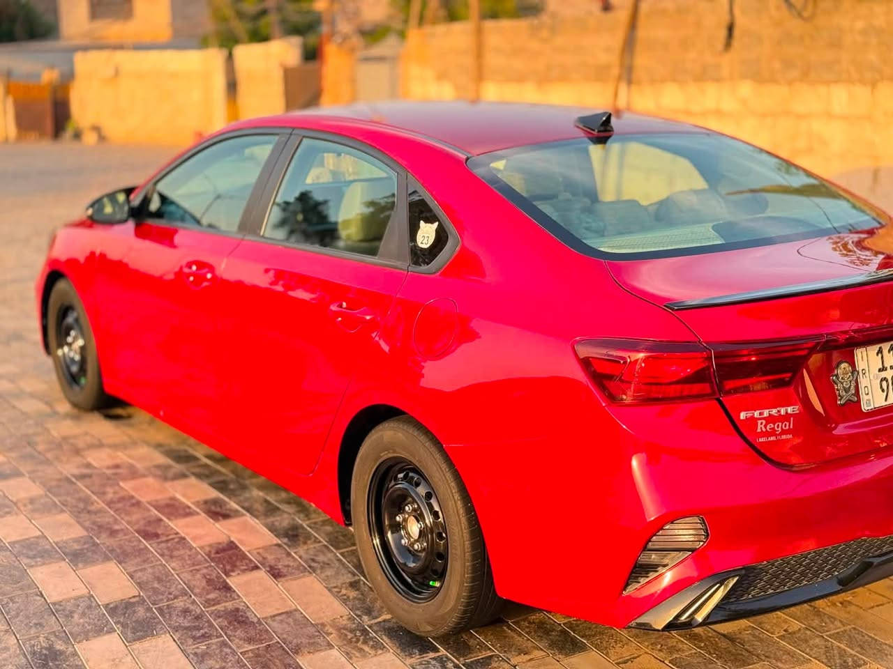 سلام عليكم كيا فورتي موديل 2022  رقم بغداد باسمي مشروع وطني مكينه دوش 2000 كير محور at وين ميعجبك تروح حادثها موضوح بل صوره لادواخل ولاايرباك وصار بيها هنا بل عراق طخه بسيطه بين لباب وجاملغ الايمن عندي صورة طخه كلش بسيطه ماشيه90k سياره جاهزه كلها مناقصها برغي تبريد صدر داخل كله جديد موضوح كلشي بصوره السعررر 128بيها مجال للاتصال ***********

