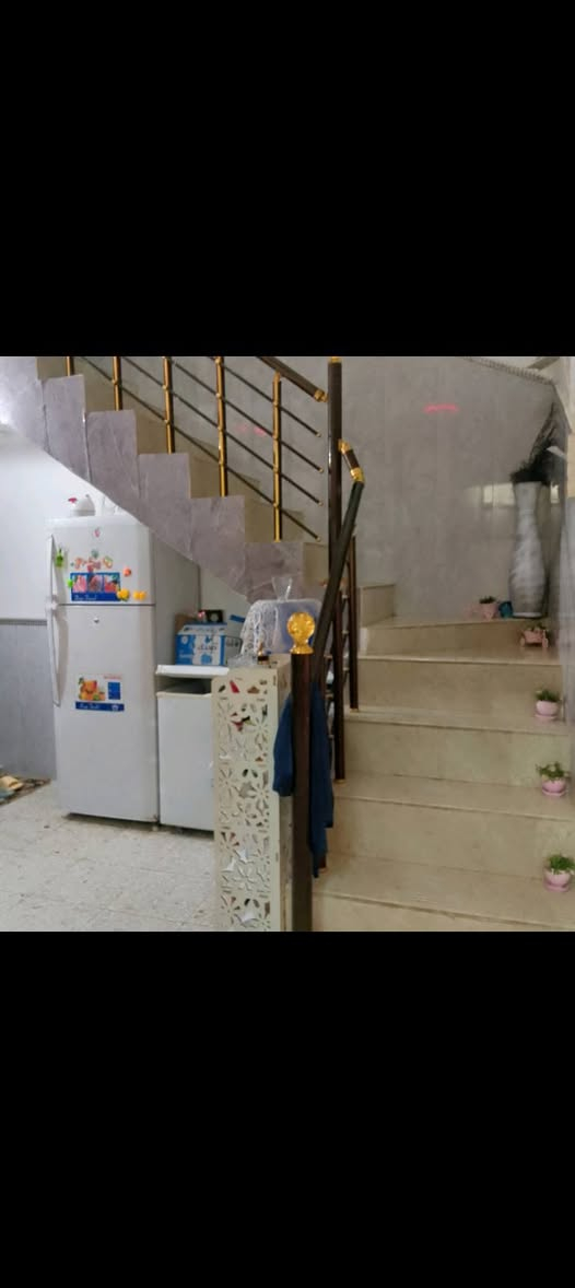 السلام عليكم بيت للبيع الزعفرانية نهاية شارع المعهد زراعي سند25وكاله ام الصوره المساحة ١٠٠متر مربع واجهه 7ونص نزال14 كامل من كلشي أي نقص مابي البيت يتفرغ قبل بدايه المدارس شارع تبليط طابقين للاستفسار الاتصال واتساب ***********
