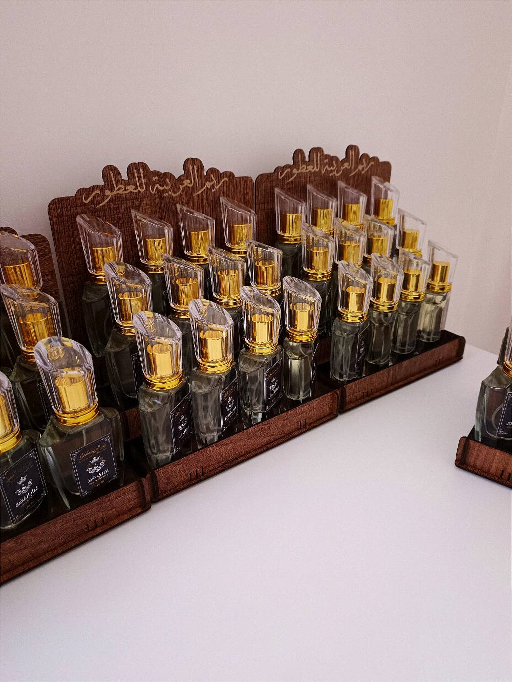 عطور مركزه • ٤ نكهات • ستاند مجاني