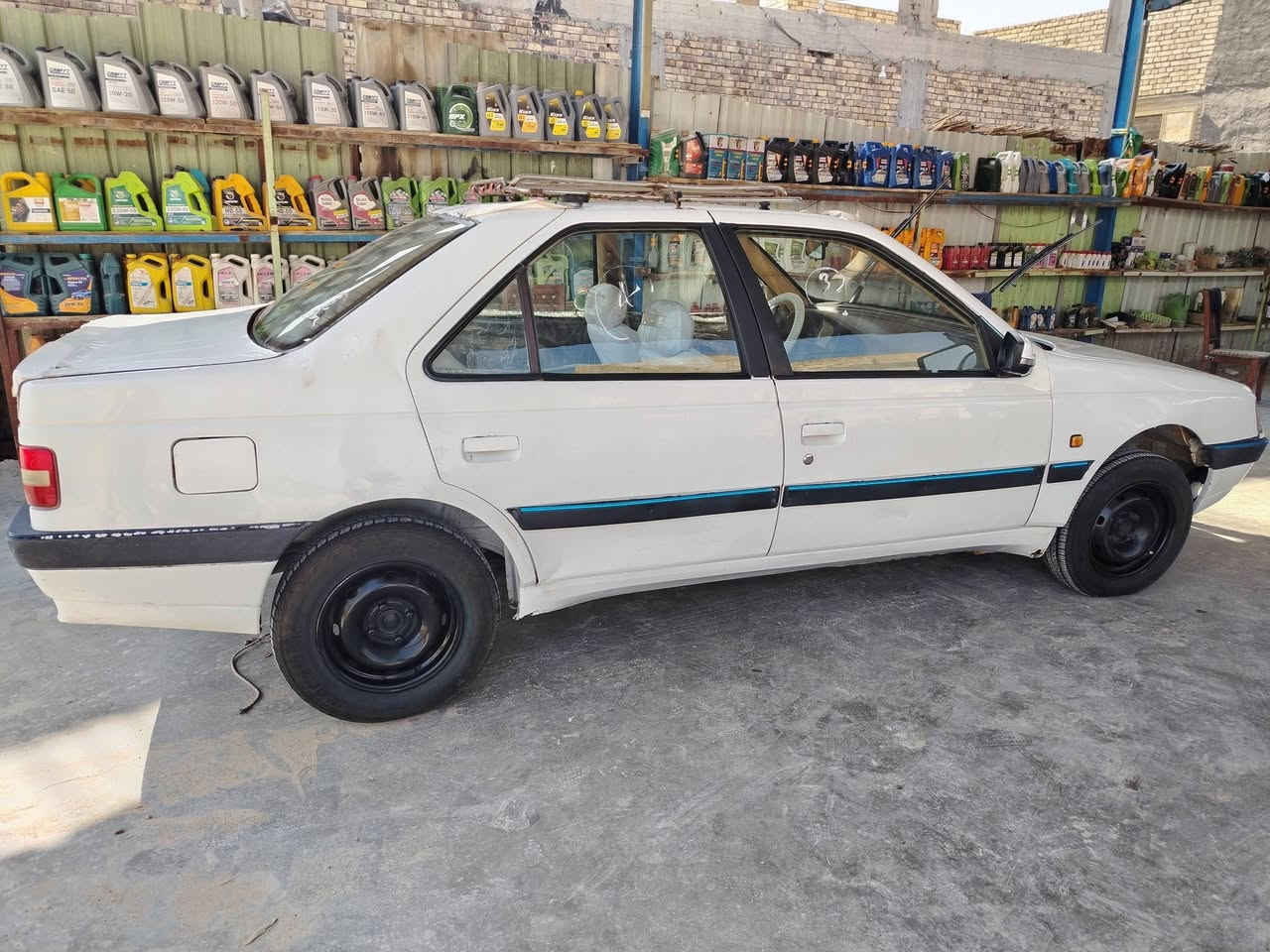 السلام عليكم... بيجو ٤٠٥ مديل ١٢
بيجو ٤٠٥
مديل٢٠١٢

رقمها نجف 

٢٨  وبيها مجال قليل 

***********
