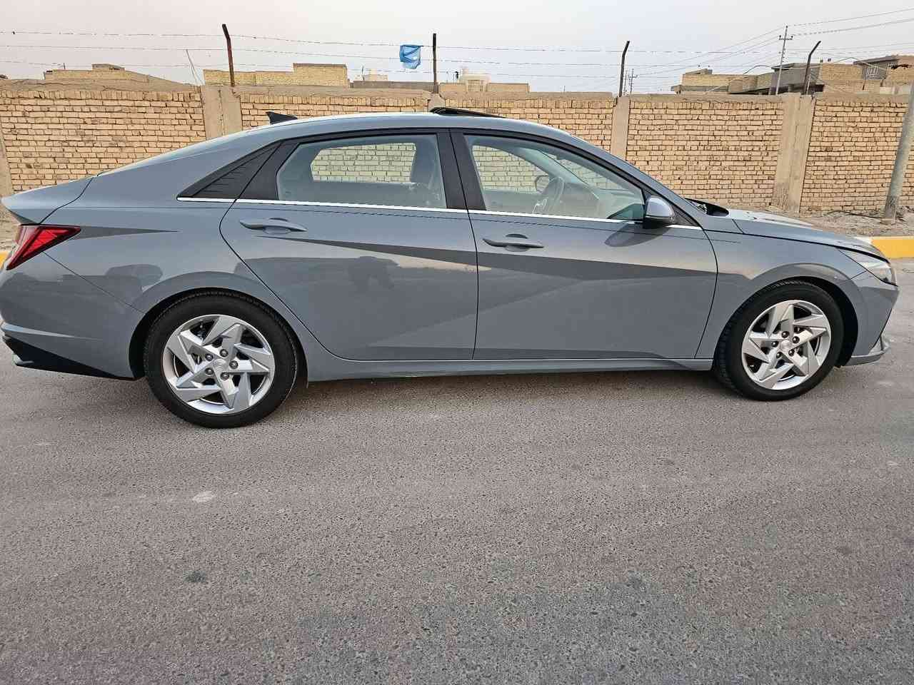 مكلف بالنشر
***********
النترا ٢٠٢٣ فول للأخير جيتي لاين 
ماشيه ٤٩ 
محرك ٢٠٠٠ دوش 
جديده اخت الزيرو 
حادثها باب السايق فقط بدون دواخل صور الحادث بالمنشور 
مكان السيارة الشطره 
لون اسمنتي مميز 
سياره جديده كلها ع وضع الشركه من الداخل والخارج 
سعرها ١٣٥ بيها مجال لشراي
