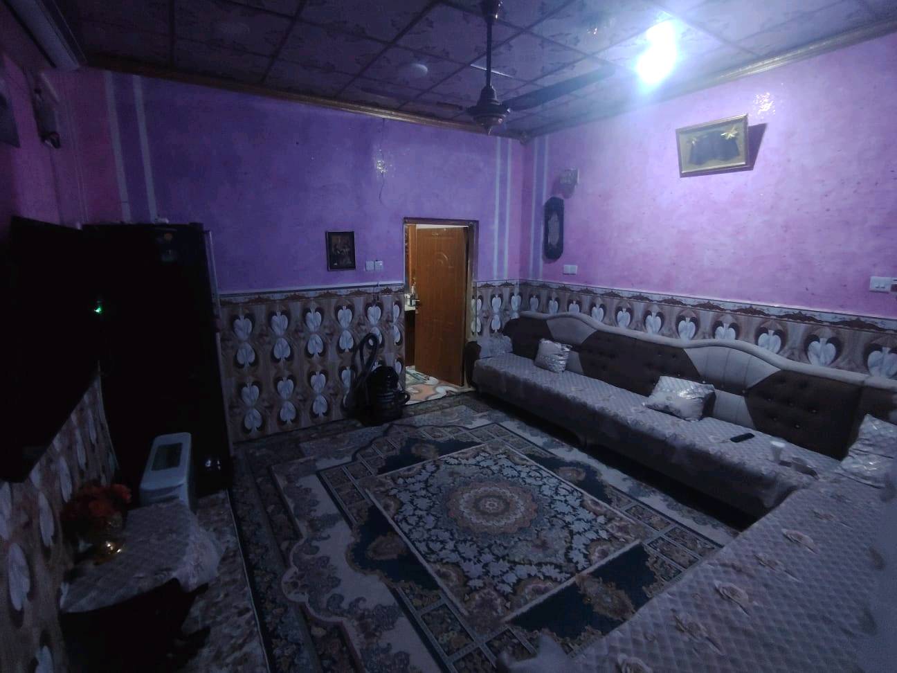 بيت للبيع بناصريه طابقين 200م بحي ام البنين ثالث بيت عن الشارع العام صير عله شكل حرف تي مال كهرباء تبليط بالباب السعر 115بيع مستعجل***********