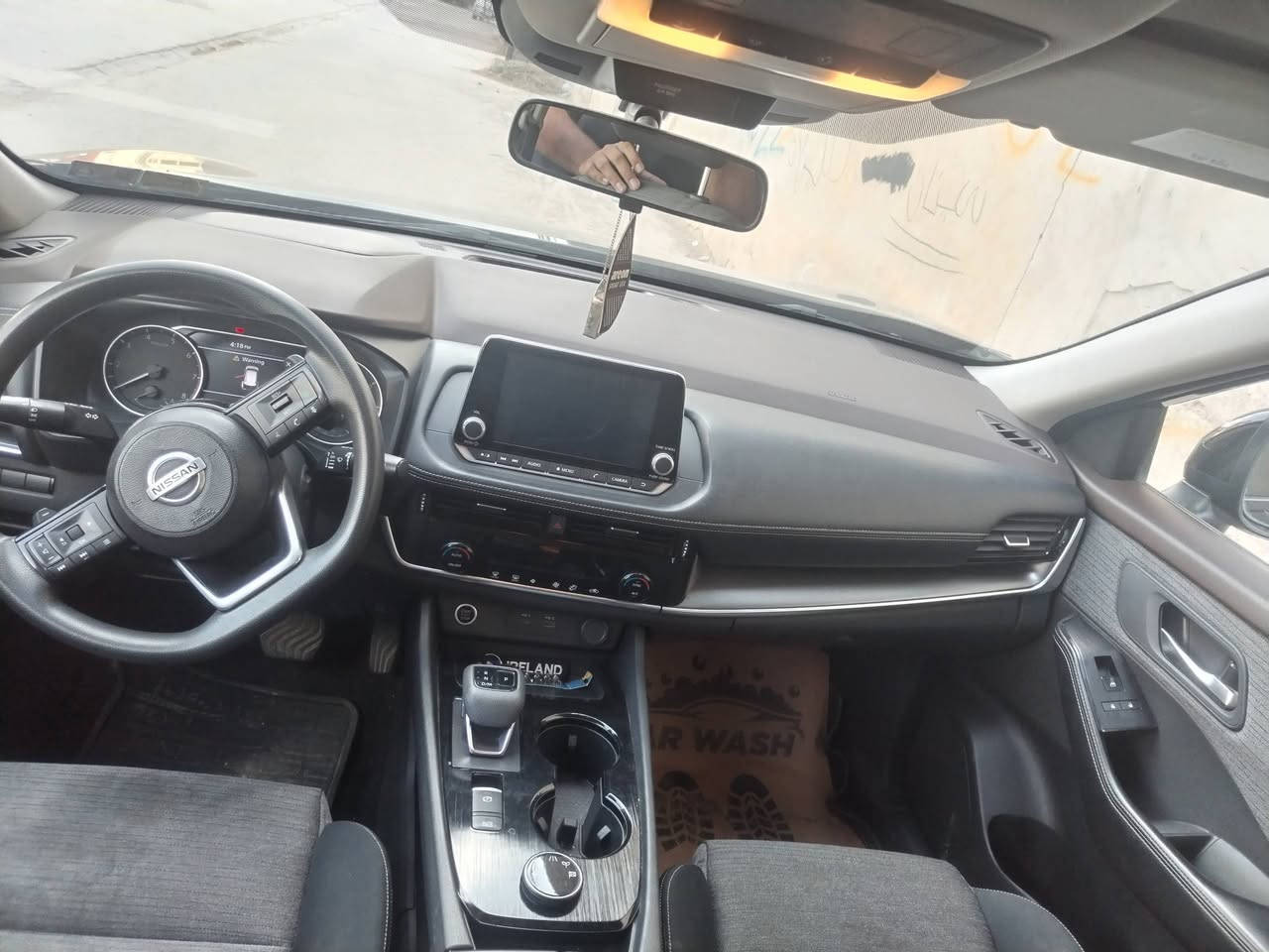 نیسان ڕۆگ 4 بستۆن 
دەبڵ ئەکسل 
5 کامێرا 
حاسەی پێش و دوا 
ڕاداری پێش و دوا و تەنیشتەکان 
تەنها بستێک بۆیاخ لە بۆنیتەکەیایەتی 
55 هەزار کیلۆمەتر ڕۆشتوە 
سەیارەکە پاکەو جائیزە 
197 گەڵاو معامەلە
***********
