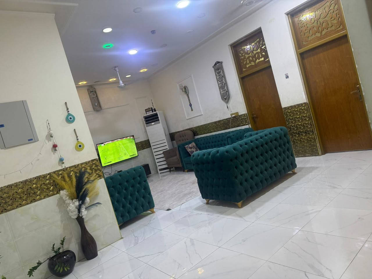 دار للبيع مكان مميز جدا 
طابو صرف
نوع البناء طابوق جمهوري السقف صب كونكريت إشراف وتنفيذ مهندس مدني
العنوان / /بابل المدحتيه
حي الحوراء الطابو شارع المنتزه ثاني بلوك 
المساحة//٢٥٠متر
خدمات كامله من ماء وكهرباء وتبليط
ومجاري خارجيه

تفاصيل البيت طابق واحد
استقبال 
صاله كبيره
كلدور
عدد الغرف ٢
مطبخ 
مناور 
طارمه 
كراج كبير
مجمع صحيات داخليه وخارجيه
سنة البناء حديث
للاستفسار الاتصال على الرقم ***********
