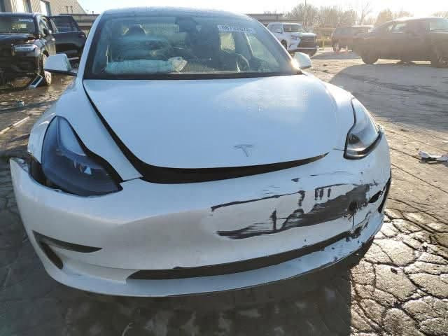 سلام عليكم
🔴🔴🔴السعر 175)
فئة السياره : مودل 3 ستاندر تك ماطور
موديل السياره :2023
🔴حادثها : فقط دعاميه
ممشى السياره: 70 الف كيلو
صور حادثها موجوده بالمنشور  هيا وفحص البطاريات مالتها 

السياره مرتبه ومصروف عليها 

🔴الاضافات . عليها دوسات ولحيه اصليه مال تيسلا وعليها وبعض الامور و ستيرن يوك( الستيرن سعره وحد عن السياره اسلمك السياره بالستيرن العادي مالتها اذا تريد اليوك ابقي بيها ) 

السياره باسمي رقمها بغداد 

عنواني بغداد اليرموك رقمي***********
