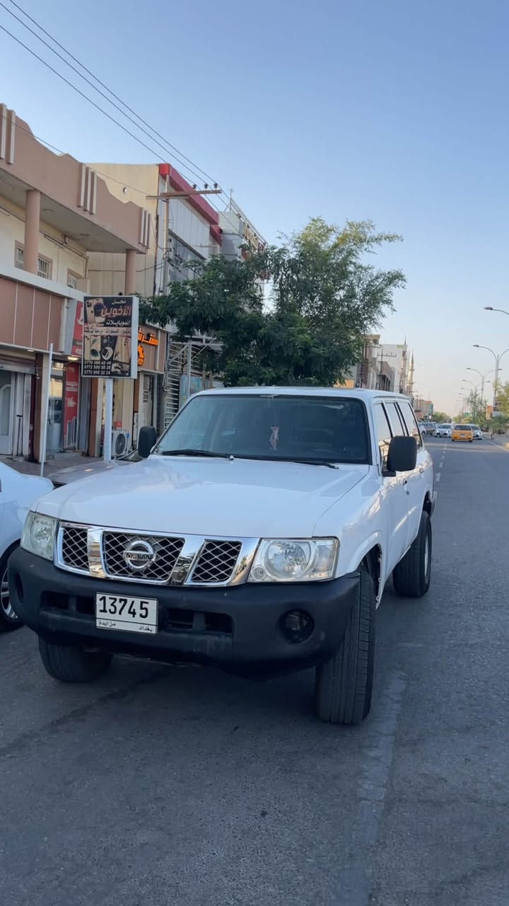 باترول مزاد بغداد .
صبغ عام 2008 
فول فول عادي 
معمرة كامل مناقصها كلشي 
السعر 82 
***********
