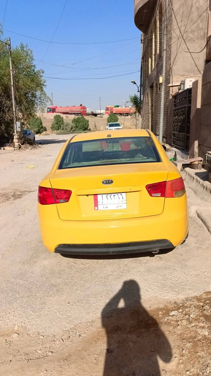 السلام عليكم  للبيع فورتي 12 امريكي
حادثها جاملغ امامي بأمريكأ وبالعراق جاملغ خلفي محرك 2000 دوش السعر 75 وبيها مجال  مكان السيارة بغداد الدورة  
***********

