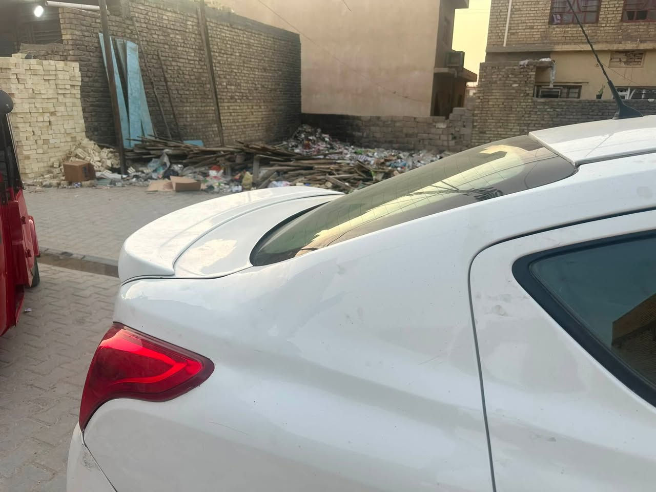 نيسان سني ٢٠٢١ 
سياره نضيفة كشره حلو 
سياره ماشيه ١٦٠ كيلو 
حادثه جنطه بس مواصله لا لغود ولا شواصي
و باب خلف سايق مضبوب براغي بس بل سونار يبين مفتوح بس مبي شي على ضمانتي 
سياره مكينه و تبريد فول 
مكان بغداد شعله 
السعر ٩٢ وبيه مجال بسيط 
رقم ***********
