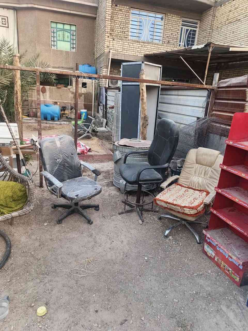 السلام عليك عندي رفوف + سفينه+ كراسي+ ميزه صاج+ عارضة شامبو + عارضة اندومي+ + سبلت أبيض مروحية *********** واتساب موجود
