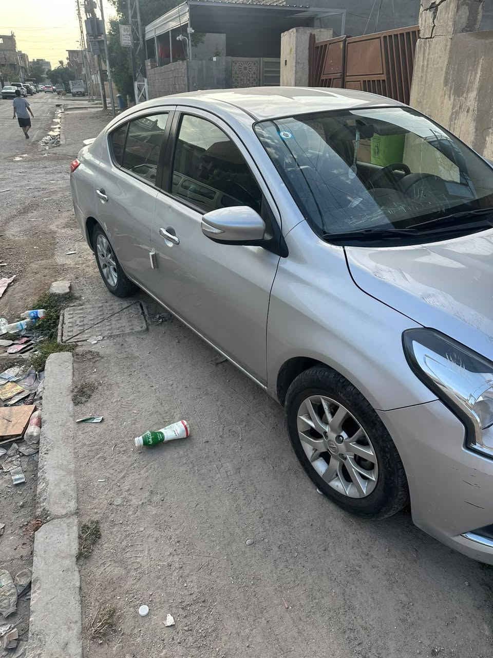 استلمتها زيرو ع ايدي
سياره خير من الله مال جناي 
صار عندي بيها طختين منزل صورها بلبنيد والثانيه وره بلجاملغ خلفي 
شباب سياره كير ومكينه خير من الله مكفولات 
نقصها صدر امامي خلفي وجامه اماميه فقط 
سعر 110 وبيها مجال كلش بسيط 
مكاني بغداد الدوره 

رقم تلفون 
***********
