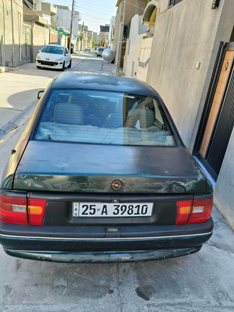 سلام عليكم اوبل فيكترا للبيع موديل 1994مشروع وطني سنويه جديده لحد 2029 راقم جديد سياره بيها جم مكان معجون تصفيه سياره بدون حادص شواصي شرت داخل شرت گيرو محرك مابي سرف بخار حته هلال مابي صبغ شرط تحويل و غرامه قانونيات  سياره 4جام كهرباي سلايت محرك 18گير عادي كوبون بنزين موجوده صدر بشرط سعره 46$ورقه بيها مجال ***********(***********
